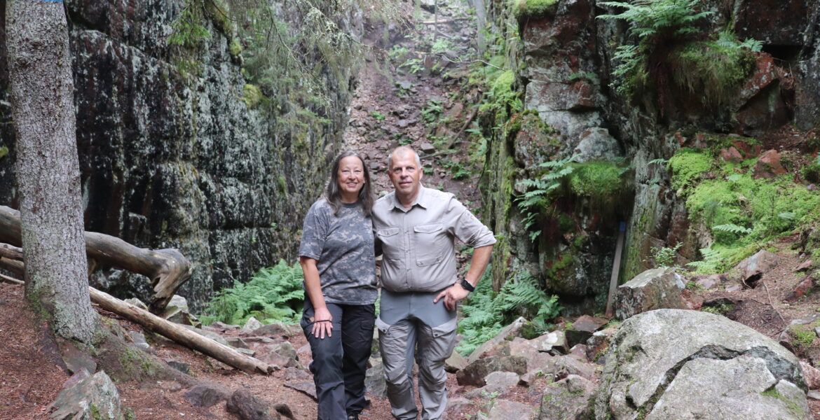 Skurugata kallas också för Smålands Grand Canyon och består av en cirka 1 km lång klyfta. I Småland kallas klyftor lik denna för skuror.