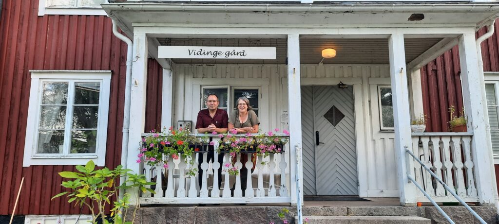 Pensionatet Vidinge Gård utanför Älghult i Småland drivs av paret John och Eva-Lena Philip.