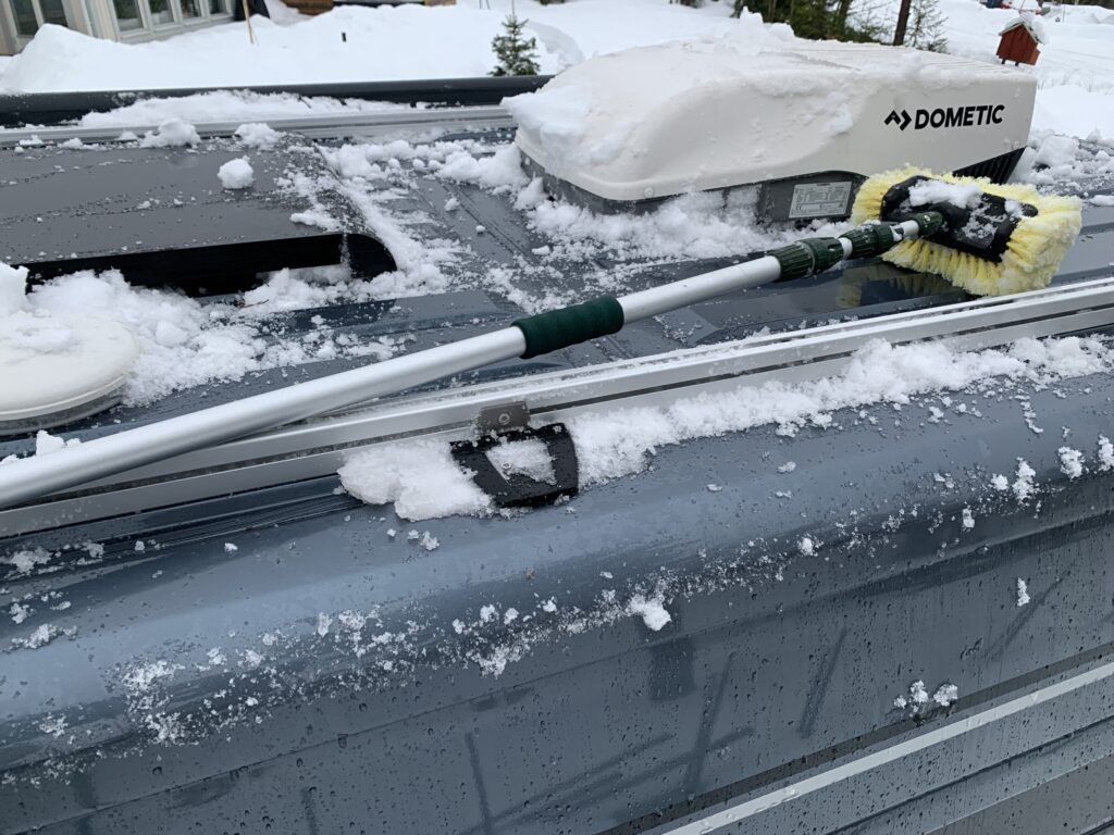Vår husbil Adria Twin hemma i Sälen täckt med snö.