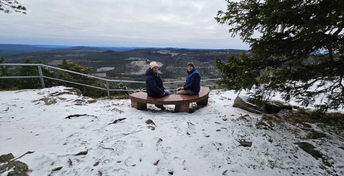 Husbilsresor och äventyr på prins Carl Philip och prinsessan Sofias bänk på Hykjeberget