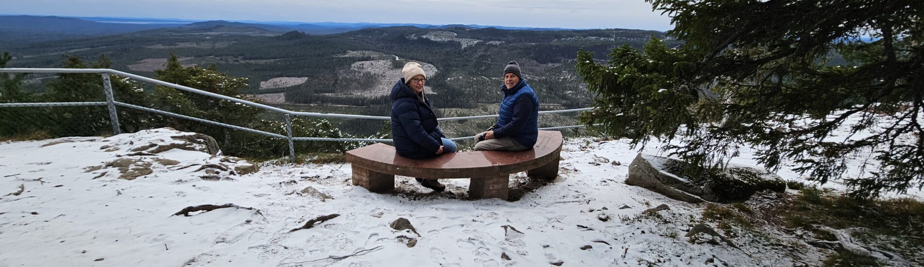 Husbilsresor och äventyr på prins Carl Philip och prinsessan Sofias bänk på Hykjeberget