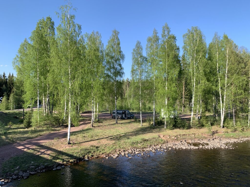 Husbilsresor & Äventyr besöker Llägerplats Oxbergsbron med sin Adria Twin plåtis.