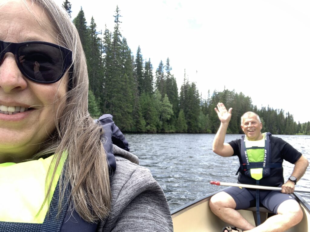 Stöten camping som vi på HUSBILSRESOR & ÄVENTYR besökte med vår Adria Twin och Wera Bohus Air 310. På plats testade vi också att paddla kanot i Görälven.